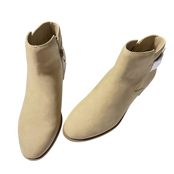 St. John's Bay Shoes - St. John's Bay Women's Beige Ryder Stacked Heel Booties SZ/8M